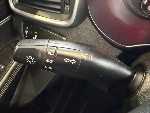 Used 2019 Kia Sorento LX image 11