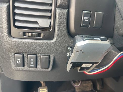 Used 2014 Nissan Titan SV w/ SV Value Truck Package image 18