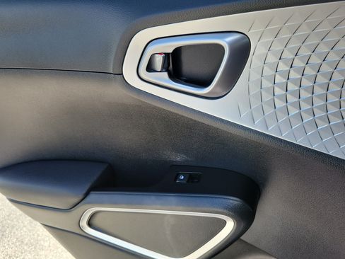 Certified 2025 Kia Soul LX FWD image 13