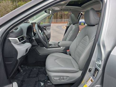 Used 2023 Toyota Highlander XLE image 17
