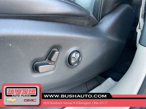 Used 2023 Chrysler Pacifica Touring-L FWD image 18
