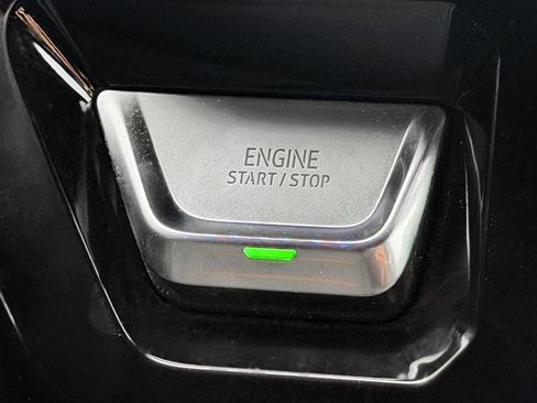 Used 2024 GMC Sierra 1500 AT4 w/ Technology Package AWD/4WD image 17