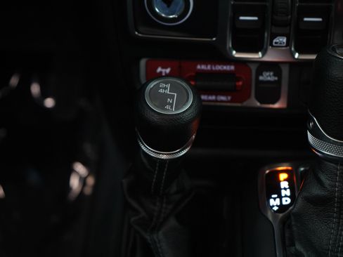 Used 2024 Jeep Wrangler Unlimited Sport AWD/4WD image 20