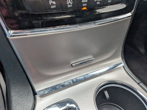 Used 2019 Jeep Grand Cherokee Limited image 27