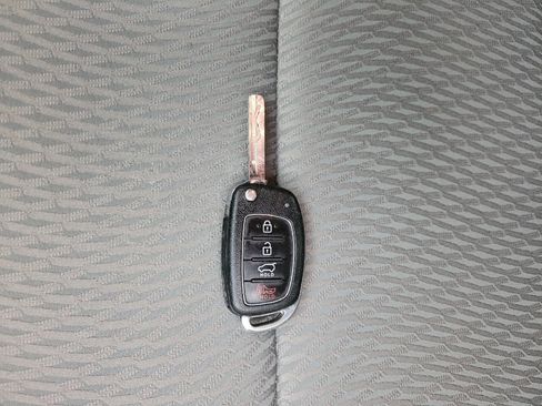 Used 2018 Hyundai Santa Fe Sport AWD/4WD image 32