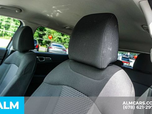 Used 2025 Kia Sportage LX FWD image 18