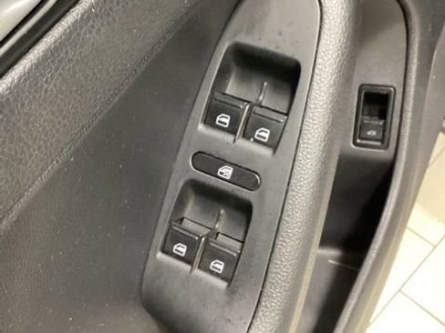 Used 2018 Volkswagen Jetta SE FWD image 18
