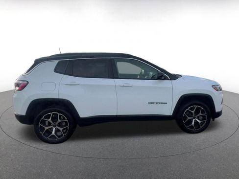 Used 2025 Jeep Compass Limited image 16