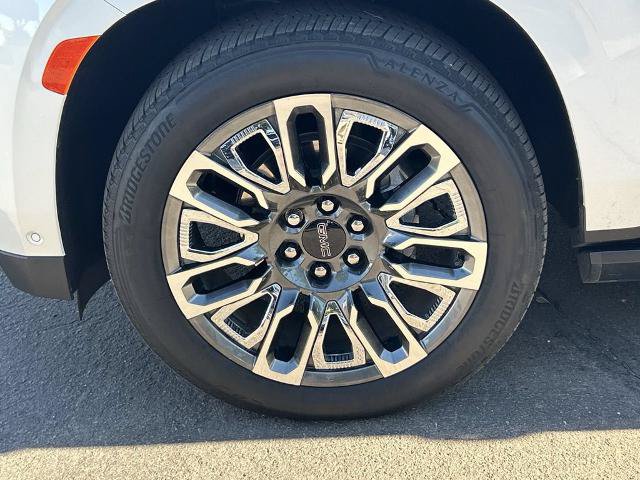 Used 2023 GMC Yukon XL Denali Ultimate w/ LPO, Floor Liner Package AWD/4WD image 30