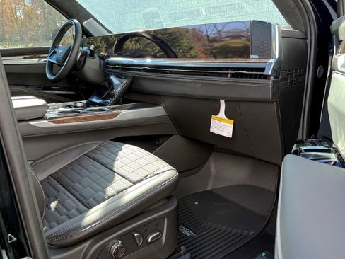 New 2025 Cadillac Escalade ESV Premium Luxury Platinum w/ LPO, Floor Liner Package image 10