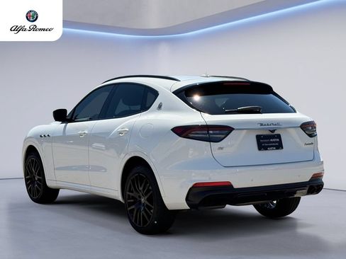 Used 2021 Maserati Levante AWD/4WD image 12