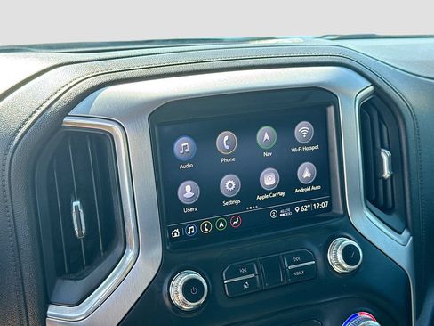 Used 2020 GMC Sierra 1500 SLT RWD image 14