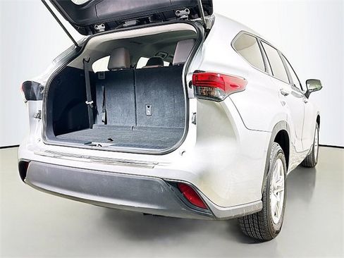 Used 2023 Toyota Highlander L image 24