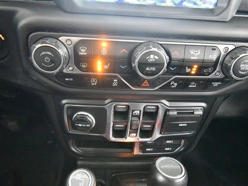 Used 2020 Jeep Gladiator Overland w/ Uconnect 4C Nav & Sound Group image 25