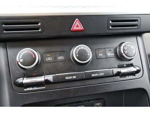 Used 2024 Kia Carnival LX FWD image 28