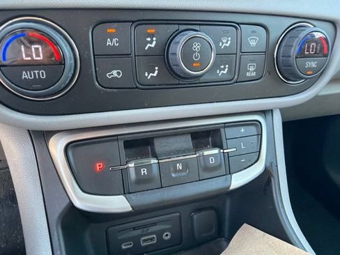 Used 2024 GMC Terrain SLE w/ Driver Convenience Package AWD/4WD image 56