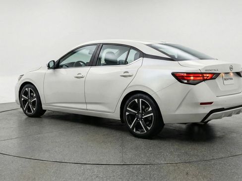 Used 2025 Nissan Sentra SV image 6