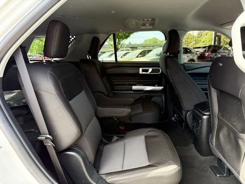 Used 2023 Ford Explorer XLT AWD/4WD image 27