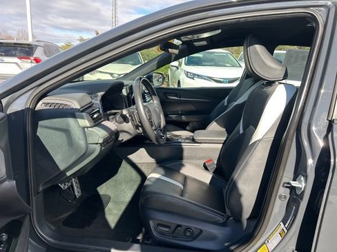 Used 2025 Toyota Camry SE image 13