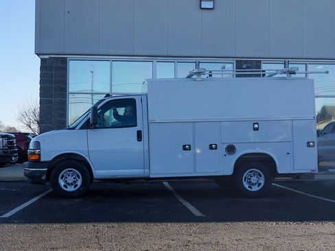 Used 2022 Chevrolet Express 3500 w/ Power Convenience Package RWD image 5