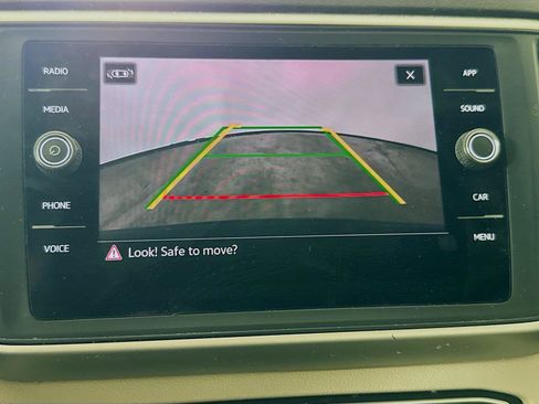 Used 2021 Volkswagen Atlas SE w/ Towing Package FWD image 9