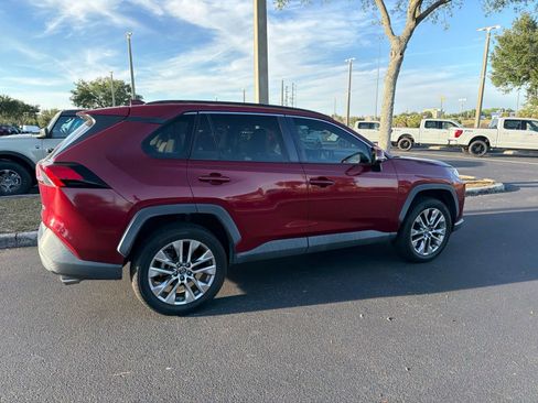 Used 2019 Toyota RAV4 XLE Premium FWD image 6