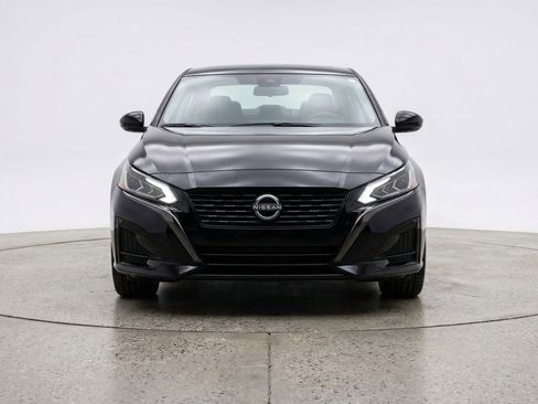 Used 2025 Nissan Altima 2.5 SV image 2