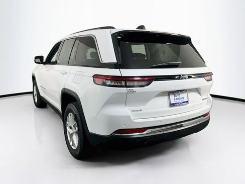 Used 2023 Jeep Grand Cherokee Laredo AWD/4WD image 7