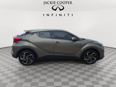 Used 2021 Toyota C-HR Limited FWD image 4