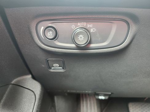 Used 2024 GMC Terrain SLE image 17