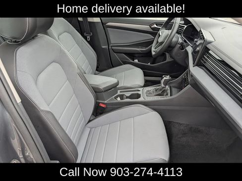 Used 2026 Volkswagen Jetta SE FWD image 32