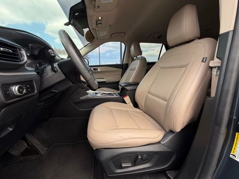 Certified 2022 Ford Explorer XLT w/ Equipment Group 202A AWD/4WD image 19