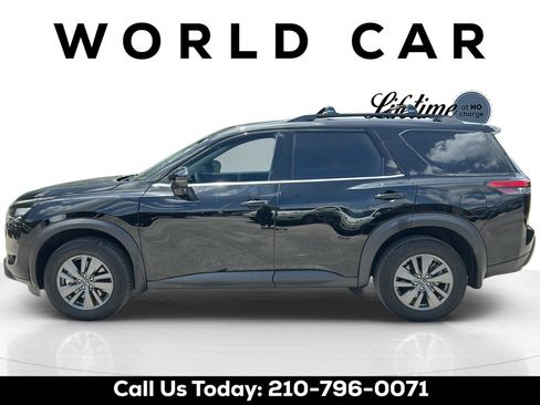 Used 2025 Nissan Pathfinder SV w/ Black Appearance Package FWD image 4