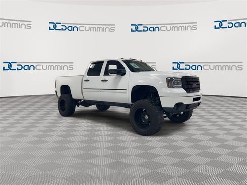 Used 2014 GMC Sierra 2500 Denali image 2