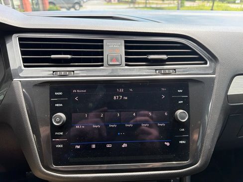 Used 2018 Volkswagen Tiguan SEL AWD/4WD image 28