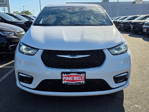 New 2026 Chrysler Pacifica Select image 7