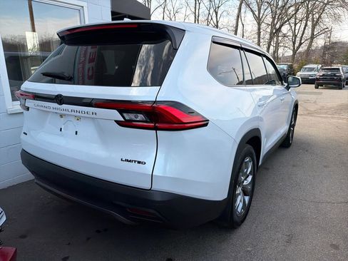 Used 2024 Toyota Grand Highlander AWD image 6