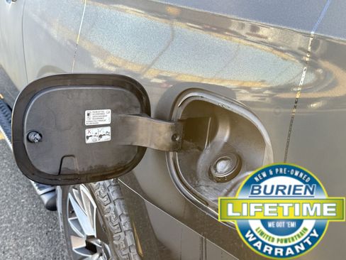 Used 2023 Chevrolet Suburban Z71 w/ Z71 Off-Road Package image 40