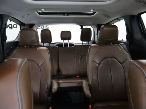 Used 2017 Chrysler Pacifica Limited FWD image 32