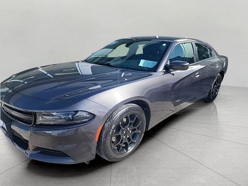 Used 2017 Dodge Charger SXT image 4