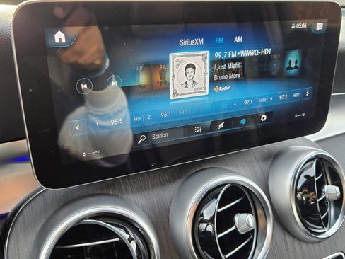 Used 2020 Mercedes-Benz GLC 300 4MATIC image 18