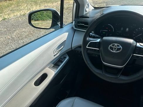 Used 2025 Toyota Sienna XLE w/ XLE Plus Package AWD/4WD image 26