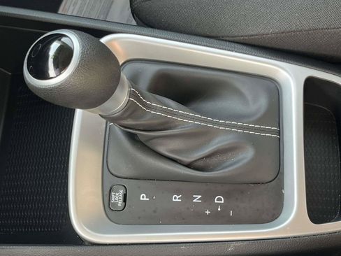 Certified 2025 Hyundai Venue SE FWD image 20