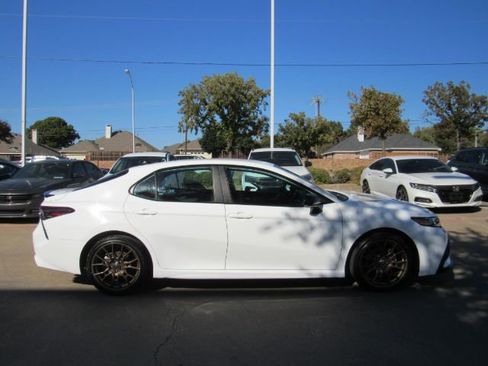 Used 2023 Toyota Camry SE image 5