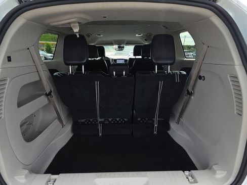 Used 2023 Chrysler Pacifica Touring-L FWD image 31