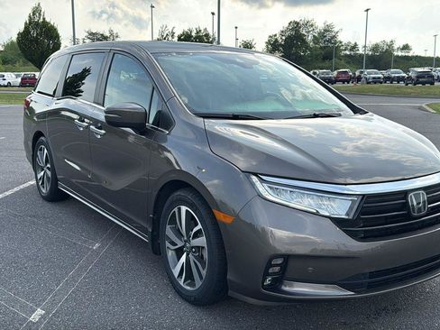 Used 2023 Honda Odyssey Touring image 1