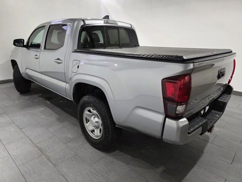 Used 2022 Toyota Tacoma SR image 3