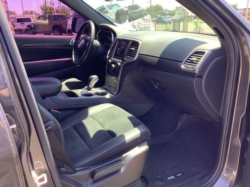 Used 2018 Jeep Grand Cherokee Altitude AWD/4WD image 35