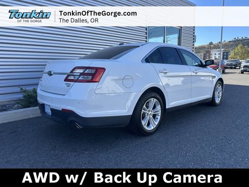 Used 2017 Ford Taurus SEL image 3