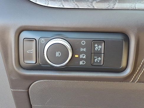 Used 2020 Ford Explorer Platinum w/ Premium Technology Package image 16